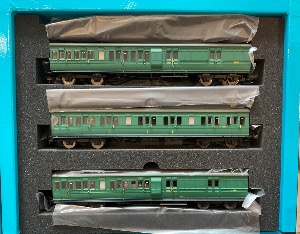 E86015 LSWR Cross Country. 3 coach Pack BR (SR) Green