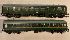 32-900B Class 108 Two Car DMU BR Green with Speed Whiskers