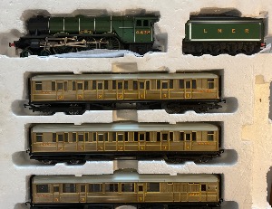 Flying Scotsman 4472 LNER with 3 coaches
