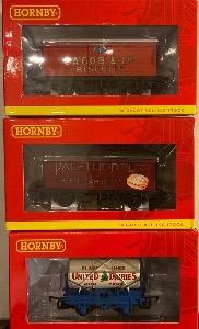 R6991 Hornby “Retro” Wagons Pack (3)
